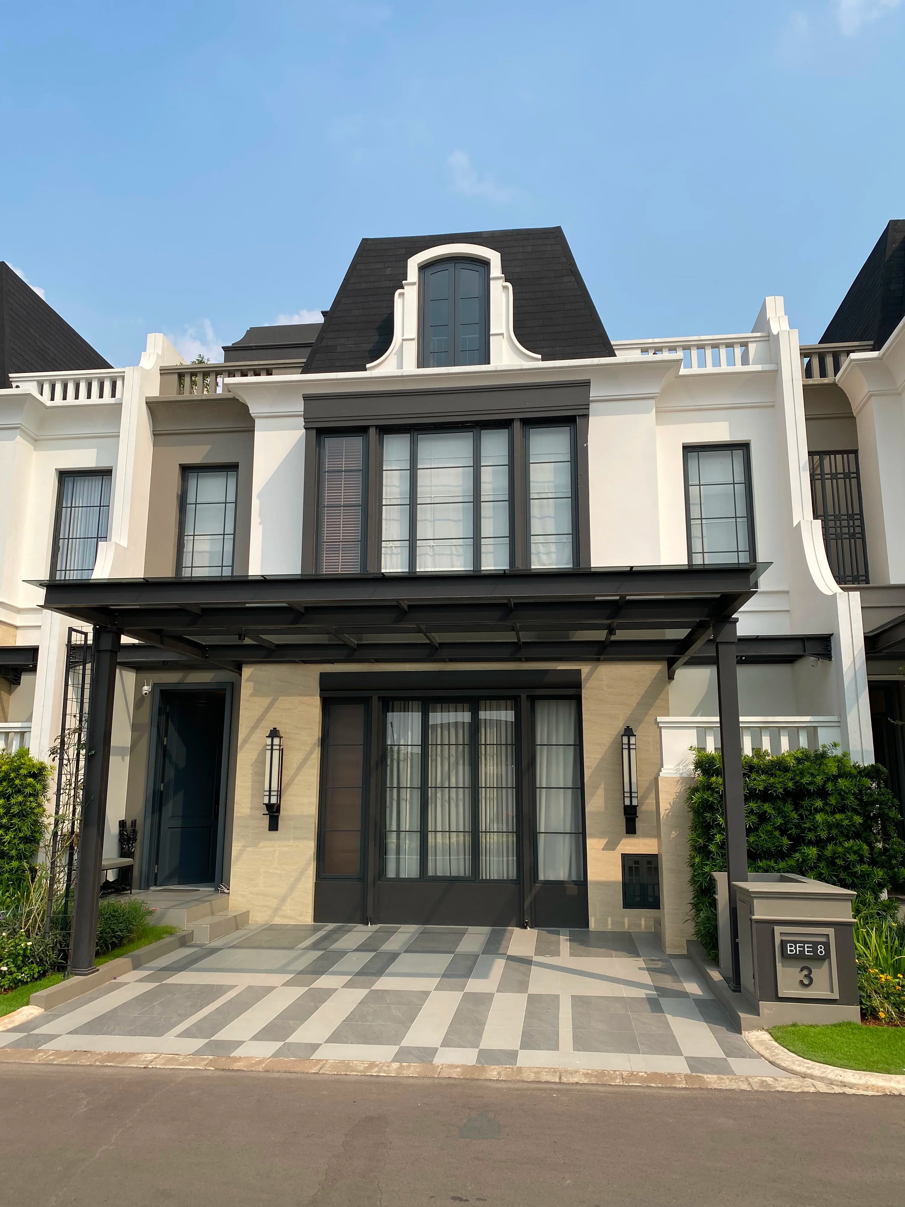 Foto Rumah 3 Lantai Eropa Modern di Bellefont Summarecon Serpong